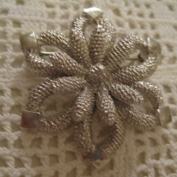 MONET FLOWER Brooch Monet SNOWFLAKE Pinecone 1980s - Picture 5 of 8